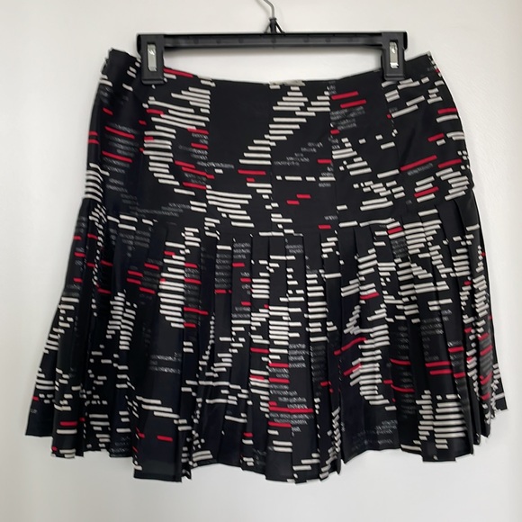 Pleated bottom skirt - Picture 3 of 7